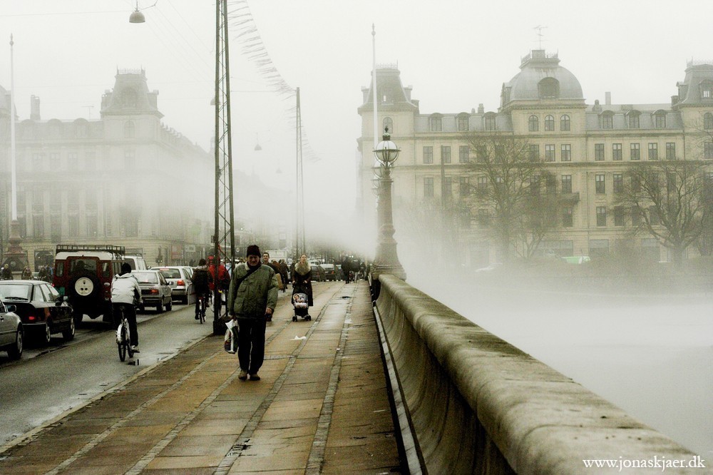 Dronning Louises bro en kold og tåget efterårsdag